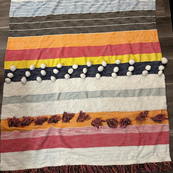 Beautiful Artistic Accent Carpet 100% Cotton - Picture 2 of 11